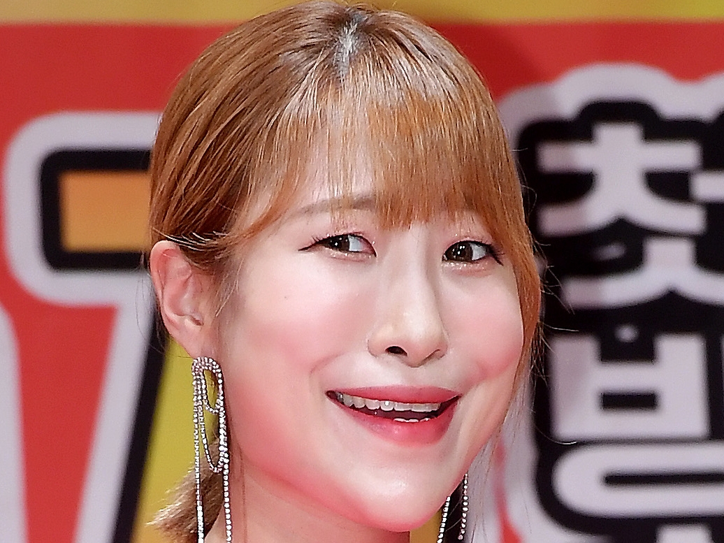 豊胸で「AからE」　“元カレは日本人”の韓国芸人が自宅で盗撮被害「ずっと見られてる感じ」