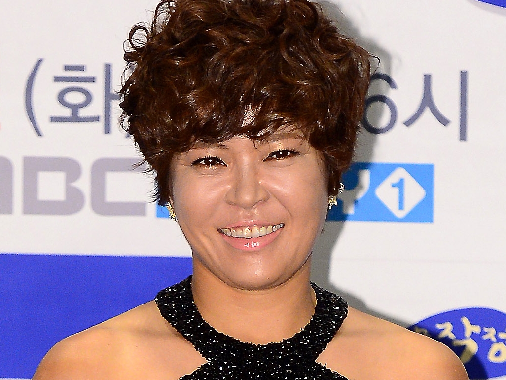 「日本での活動がつらい…」酒とタバコに逃げた過去を元『サンジャポ』ファミリーの韓国タレントが激白