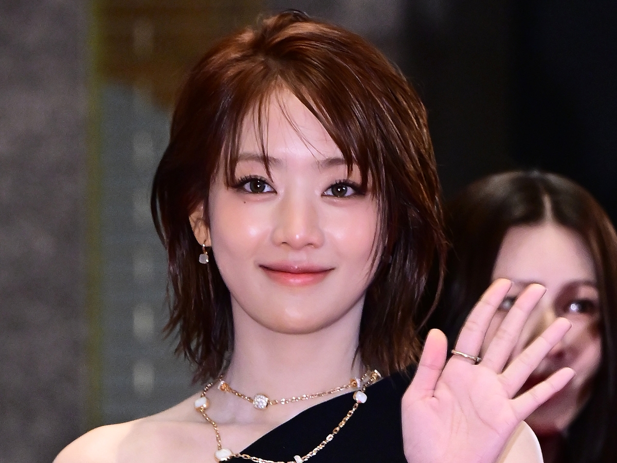 「ちゃんと服着てね…」i-dle・ミンニ＆ミヨン、“あられもない”アンダーウェアルックが話題【PHOTO】