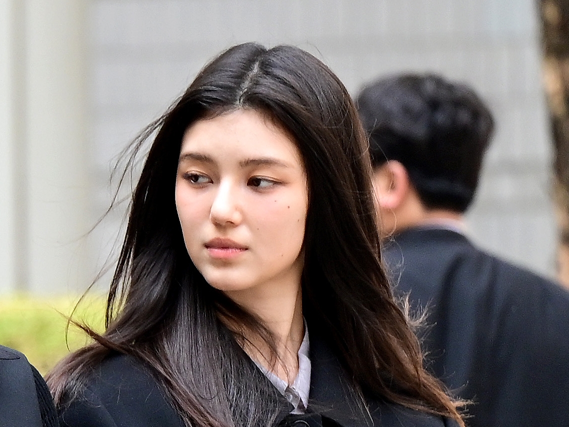 ダニエルのNewJeansの脱退通告にファン反発拡大、大統領宛て抗議文も…波紋広がる