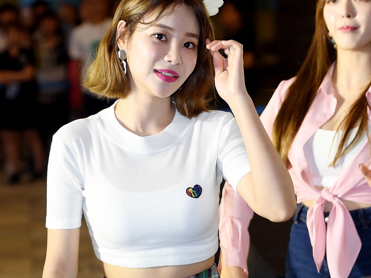 妊娠を知らせた元K-POPアイドル、大きくなったお腹　マタニティフォトを公開「初めての家族写真」【PHOTO】