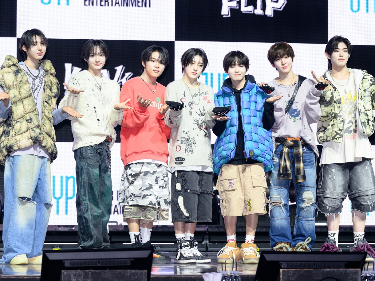 目標は“K-POPスーパールーキー” ロールモデルはStray Kids、新グループKickFlipがついにデビュー