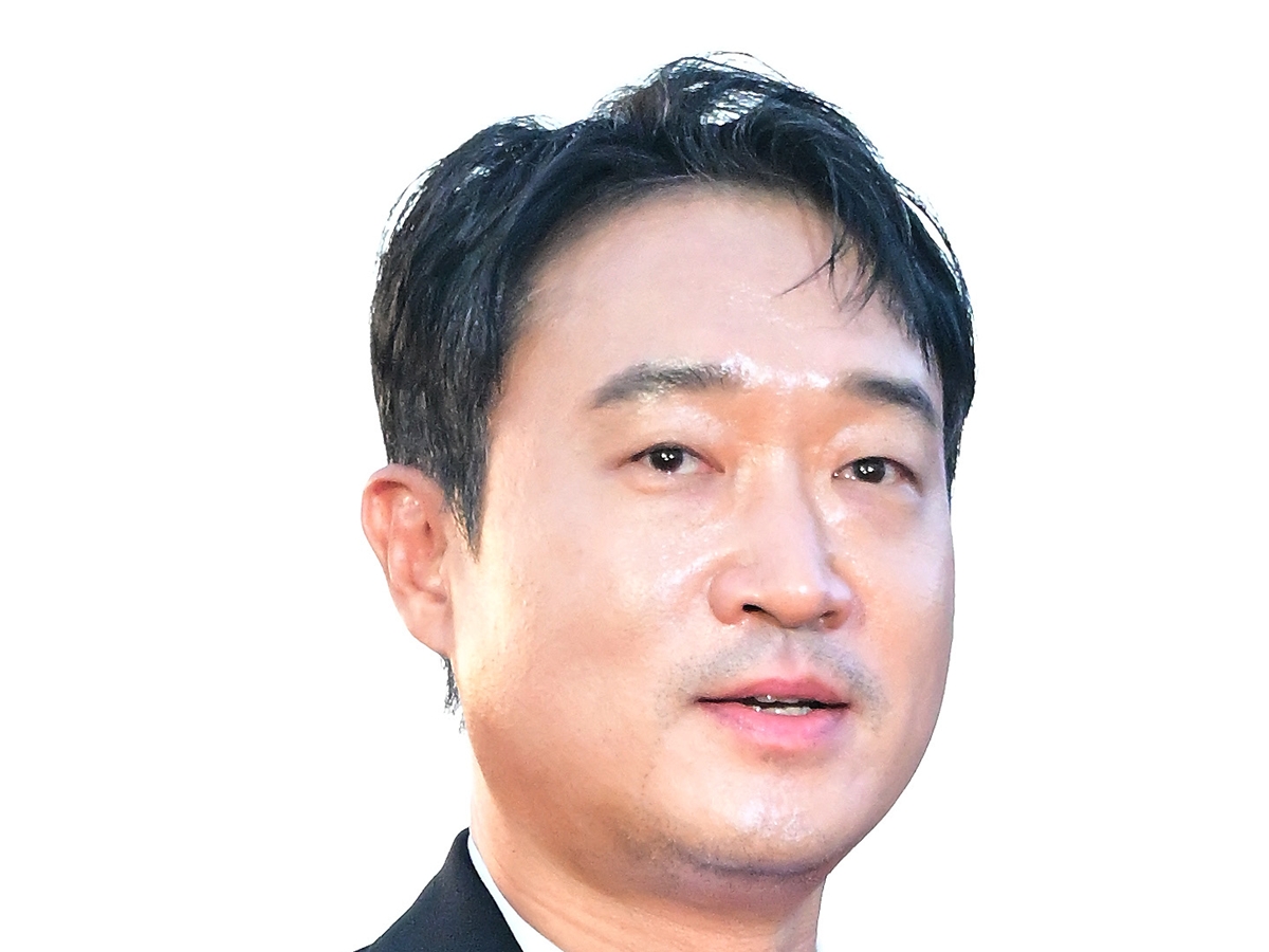 『トッケビ』『インサイダーズ』出演俳優チョ・ウジンの父が逝去、悲しみに包まれながら弔問客対応