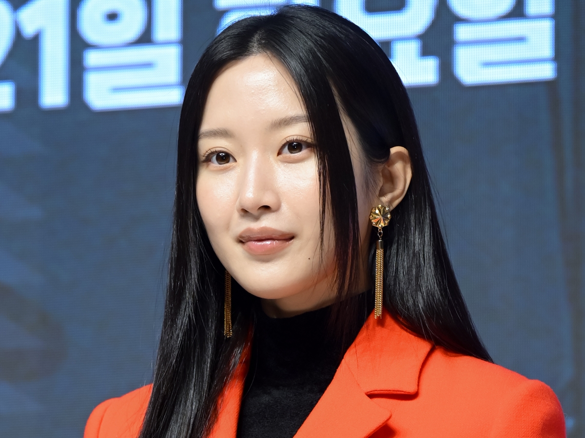 ほぼ“丸見え”にランジェリールック、女盛りの29歳ムン・ガヨンが大胆ファッションを連発するワケ