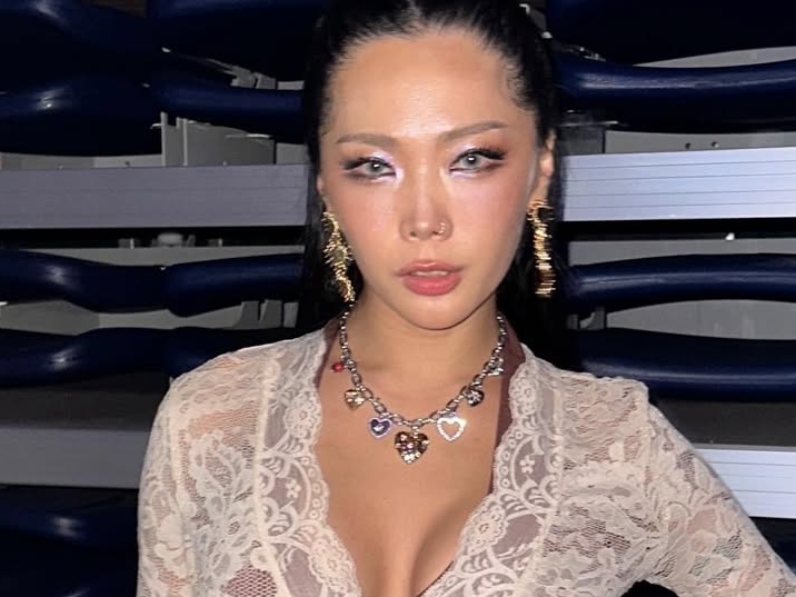「これダンス？性行為じゃん」発言で炎上のHoney J、大胆ファッションで魅せた“唯一無二の存在感”【PHOTO】