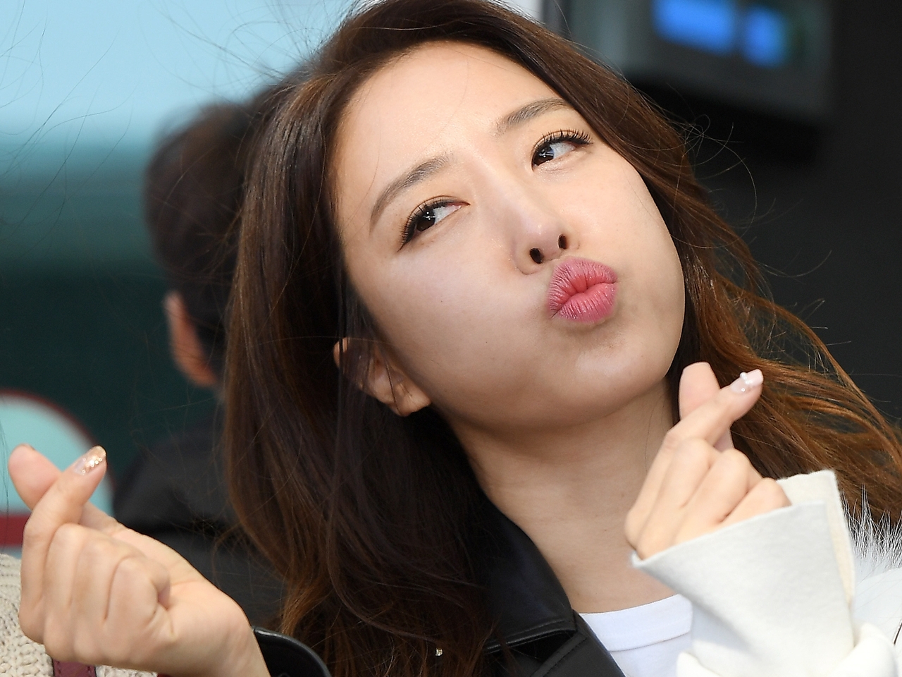 既婚男性とエレベーターでキス、降りた後もキス…不倫疑惑認めた韓国歌手（46）、事実上の“芸能界退場”か