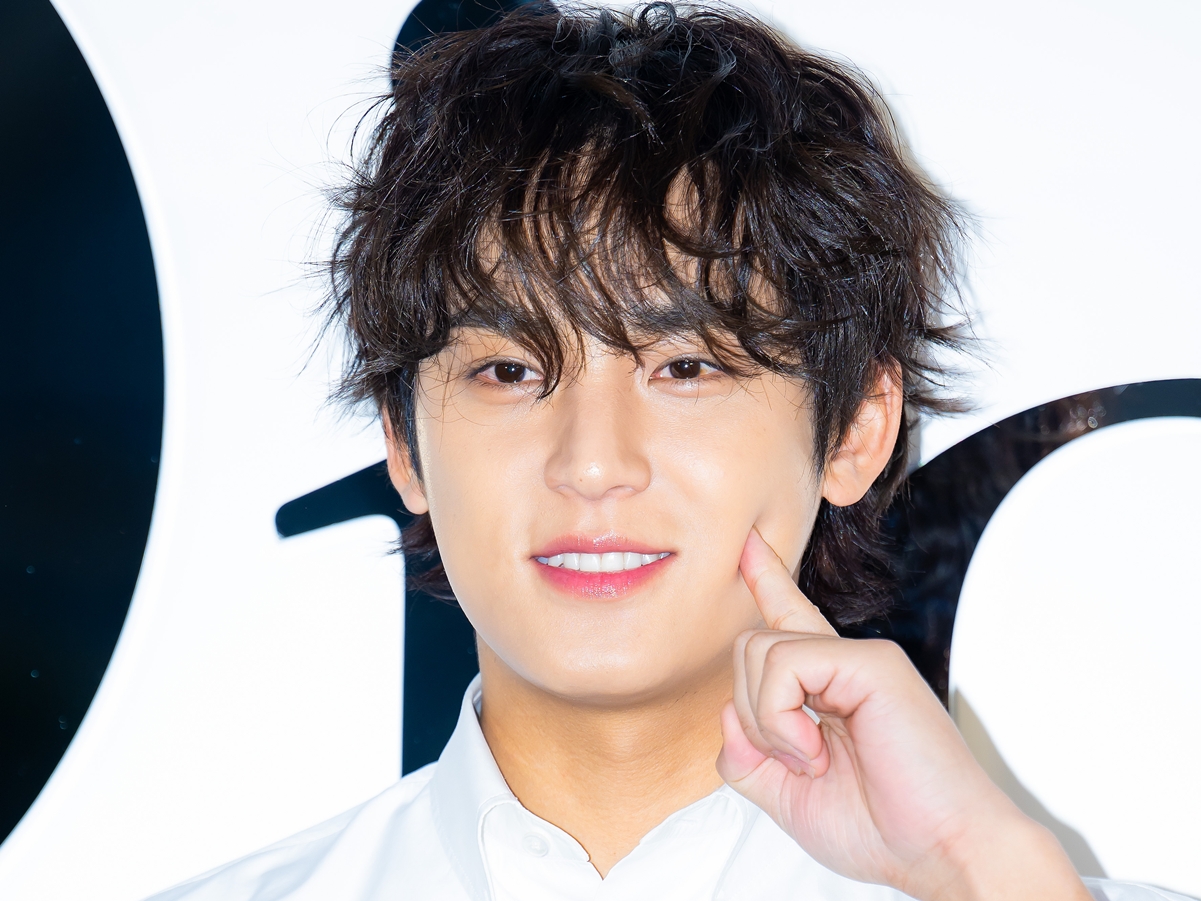 SEVENTEEN・ミンギュ、日本での“個性的すぎる”オフショットが話題！「一歩間違えれば不審者」【PHOTO】