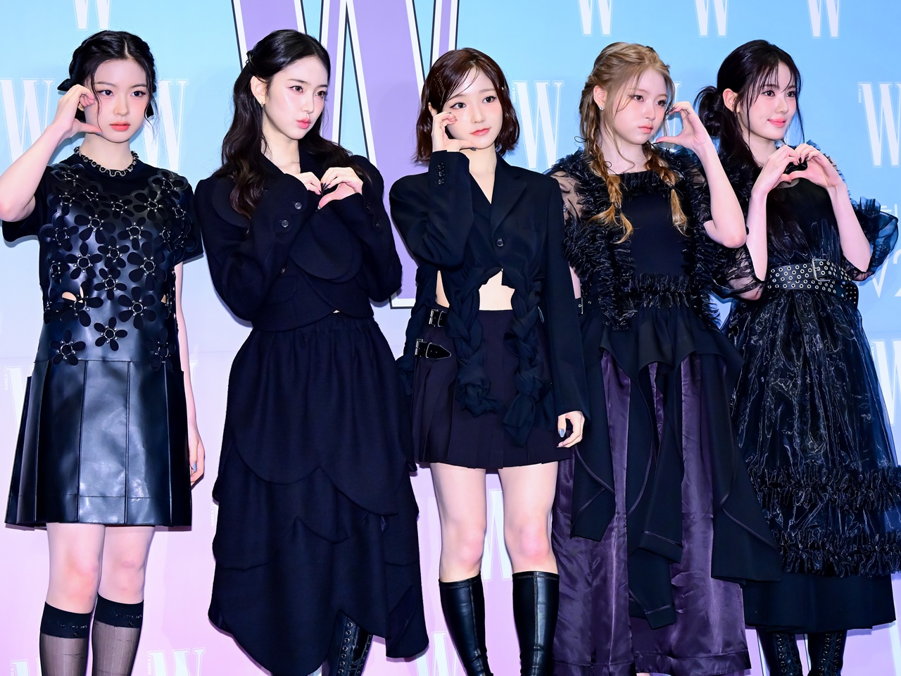 “IVEの妹分”KiiiKiii、新曲『Delulu』トラックフィルム先行公開！唯一無二の世界観に注目