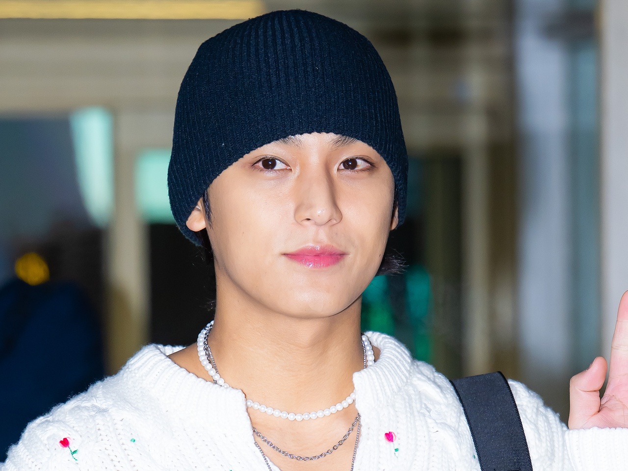 SEVENTEEN・ミンギュ、早朝でも輝くビジュアルに視線集中！爽やかコーデで香港へ出国【空港写真】