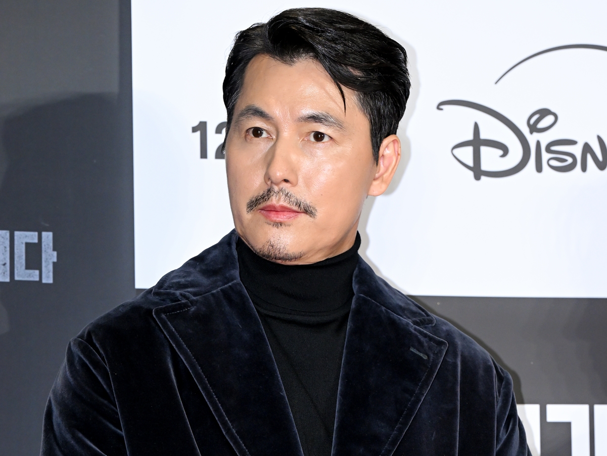 年下モデルに子を産ませ、別の女性と結婚した俳優チョン・ウソン　演技称賛の“やらせ投稿疑惑”を否定「事実ではない」