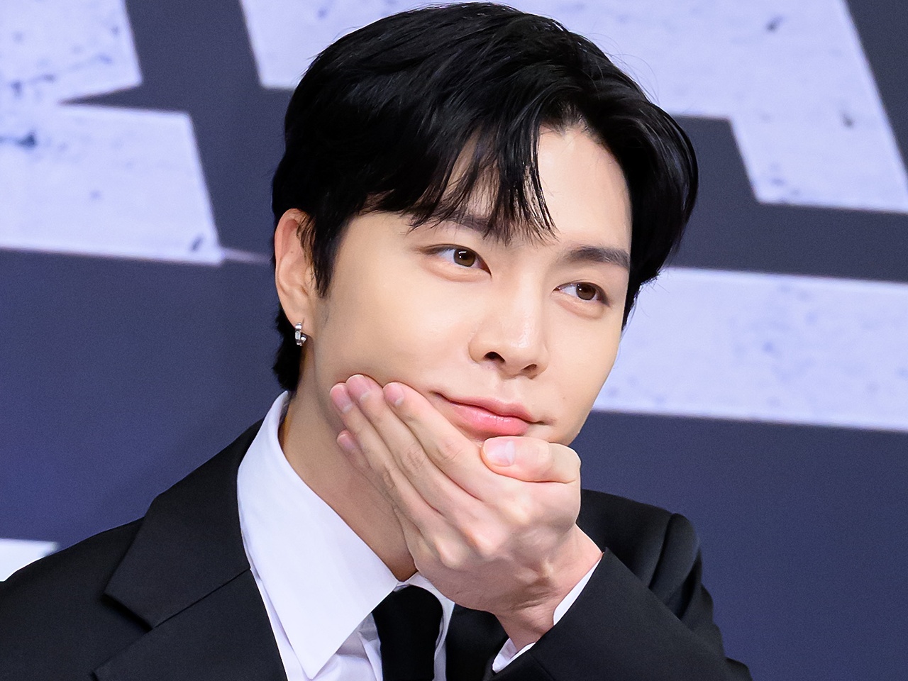 NCT・ジャニー、迫力満点の“上腕二頭筋”を披露！ユニフォーム姿で魅力全開「ギャップにやられた…」