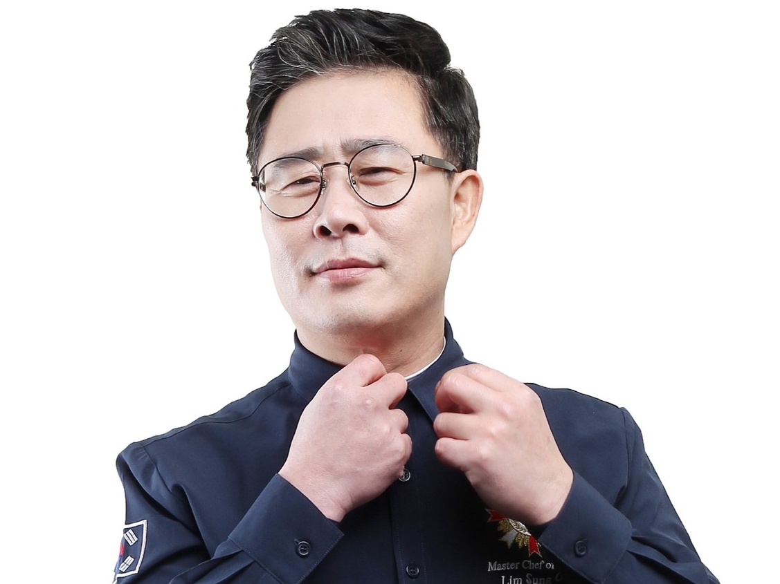 “3度の飲酒運転”を自ら告白し炎上…Netflix料理番組出演の韓国有名シェフ、放送活動中断へ