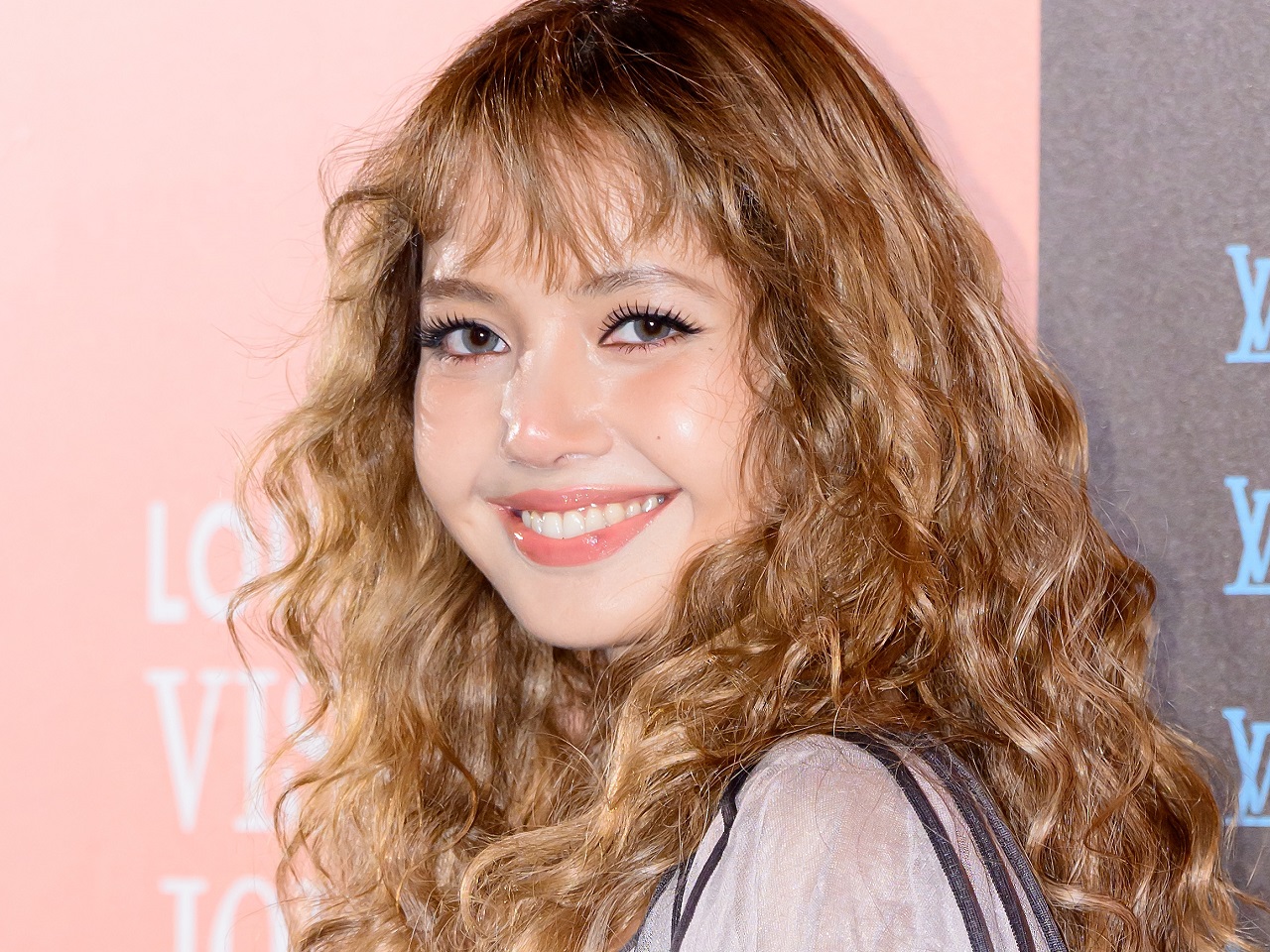 少女時代・テヨン、究極の“ギリギリ肌見せ”ルックに反響！ 「タダで見