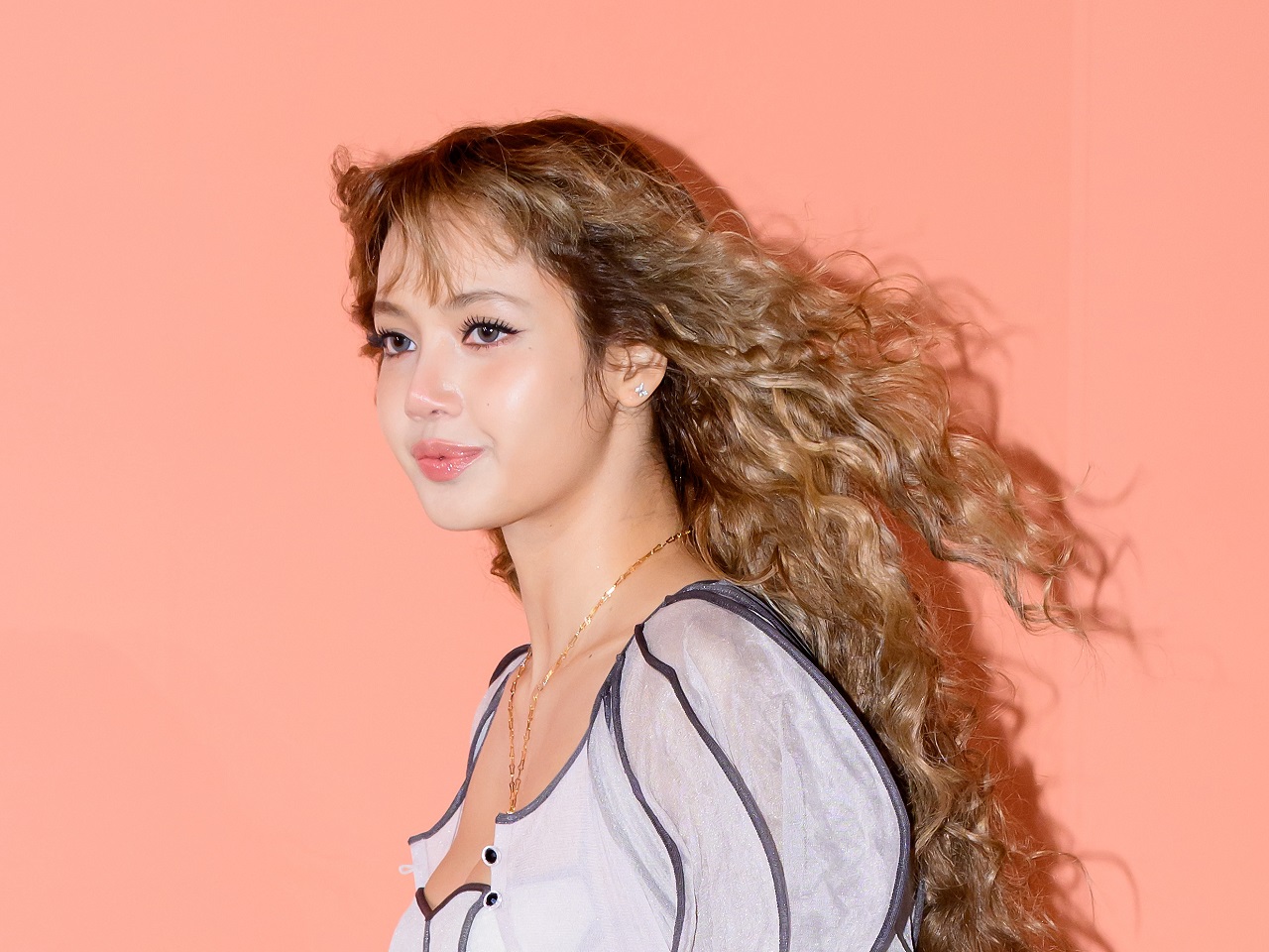 BLACKPINK・リサ、実写版『ラプンツェル』の主人公になれず…主要キャスト発表　女優としての挑戦は続く