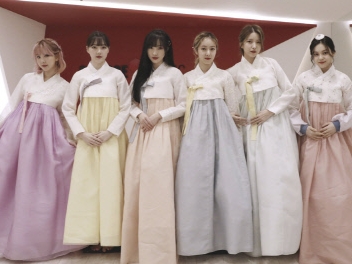 日本でも活動中のGFRIEND、美しい韓服姿をメンバー全員で披露
