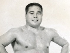 日本のプロレス界でも活躍したキム・イル（大木金太郎）、スポーツ英雄として国立墓地に