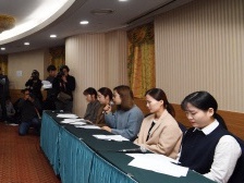 「監督団は嘘。真実を明かす」とメガネ先輩ら韓国女子カーリングの“チーム・キム”が反論記者会見!!