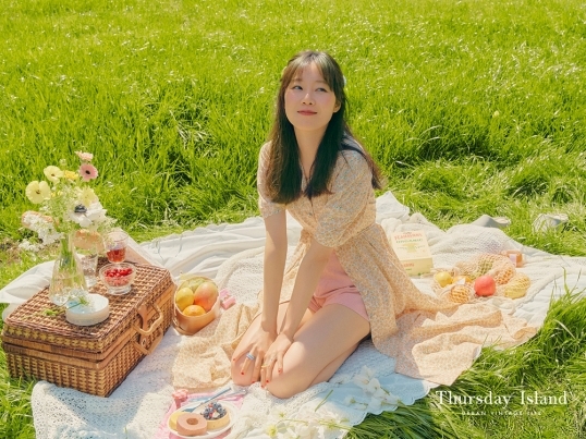 『椿の花咲く頃』女優コン・ヒョジン、42歳になっても“ラブリーな”最新ビジュアル【PHOTO】