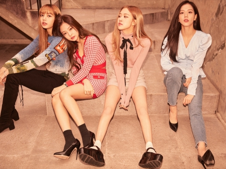 BLACKPINKが日本初の公式フォトブック発売。ファン必見の秘蔵ショットが多数！