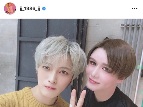 ジェジュン、Mattとのツーショットに反響！ 親睦を深めたのはフリーハグ？ 【PHOTO】