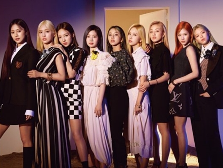 TWICE、ファッション誌で圧倒的ビジュアルを再証明「どこまで綺麗になるの？」【PHOTO】