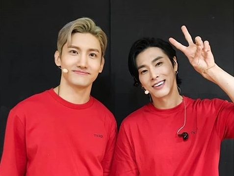 東方神起が“オンラインコンサート”を終えて感謝。満面の笑顔は胸キュン必至！ 【PHOTO】