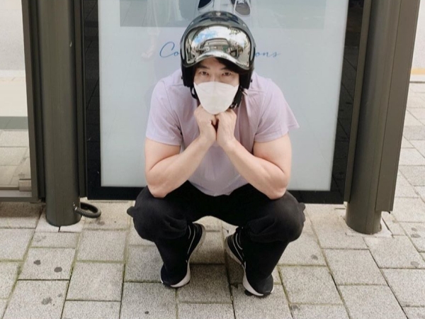 俳優クォン・サンウ、妻によるデビュー20周年記念ショットで喜び【PHOTO】