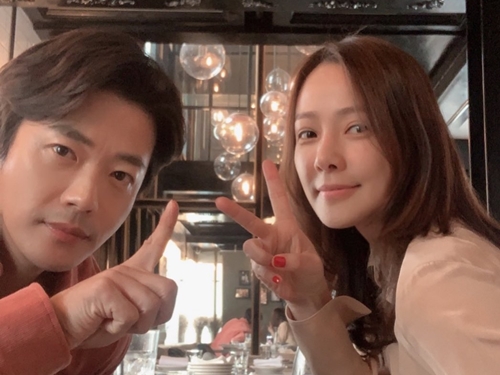 クォン・サンウ＆ソン・テヨン夫婦が「結婚12周年」をお祝い！ まさに“絵になる夫婦”【PHOTO】