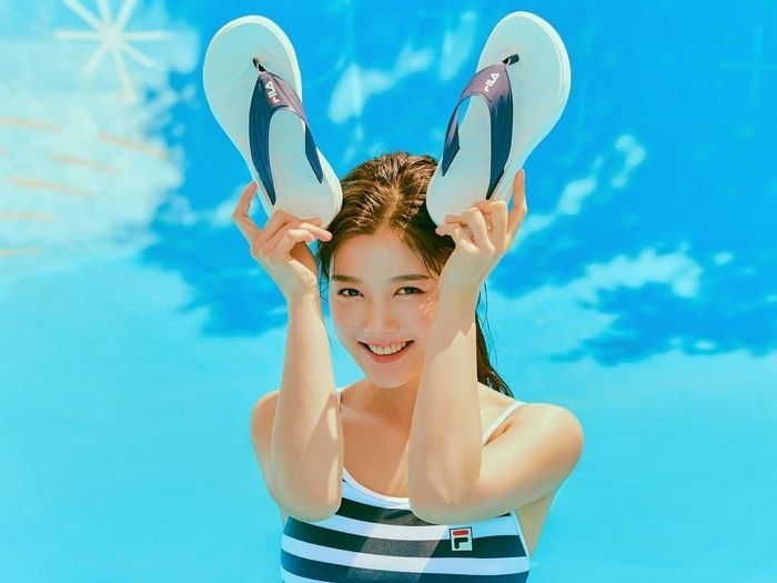 『トンイ』名子役キム・ユジョン、最新ビジュアルで健康的な「美腹筋」披露！【PHOTO】