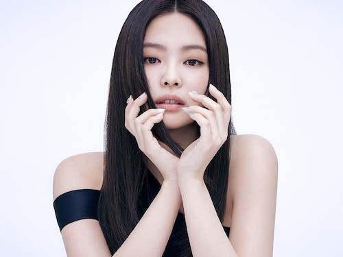 CMに引っ張りだこのBLACKPINKジェニー、今度は人気ネイルブランドの新モデルに。“指先まで可愛い”