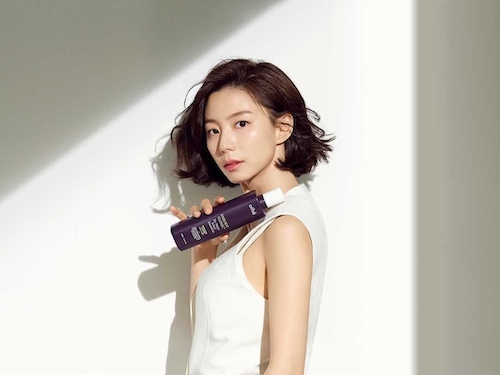 “ヨン様の妻”パク・スジン、全盛期さながらの美貌でコスメブランドの新モデルに【PHOTO】