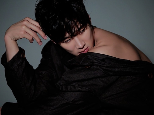 『梨泰院クラス』出演のアン・ボヒョン、肩甲骨で魅せる“男の色気”【PHOTO】