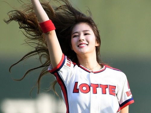 “ぴったり”ウェア姿に反響続々、韓国No.1美女チアの驚愕スタイル「So beautiful !」【PHOTO】