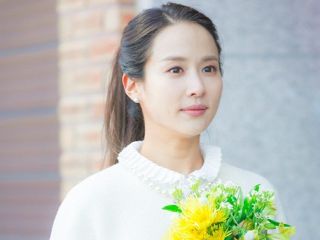 『パラサイト』美人奥様役で日本でも注目！女優チョ・ヨジョンの“人生観”【PHOTO】