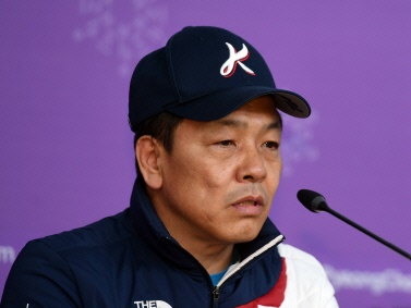 平昌五輪での韓国パシュート“イジメ走行”を当時の監督が語る「選手とは争えなかった」【一問一答】