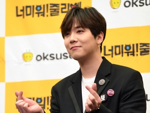 兵役中のFTISLANDホンギ、グループを去るメンバーに向けてエール