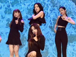 デビュー10周年を迎えたK-POPガールズグループ「Apink」に心からの拍手を送りたい理由