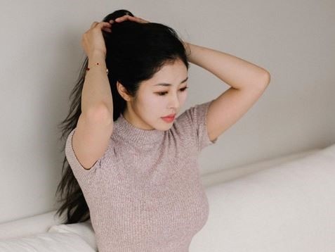 【写真】韓国の弁護士兼タレントの美女、ベッド上での自撮り姿が話題「女優さんみたい…」