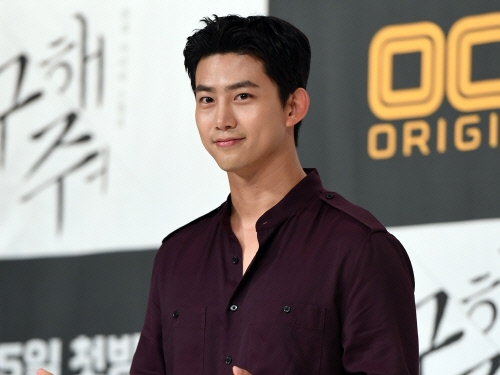 2PMテギョン、悪質メッセージを送った「精神異常者」に宣戦布告