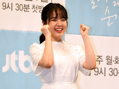 20歳にして“14年選手”の女優キム・ヒャンギが新所属事務所を発表「MZ世代を代表する女優」