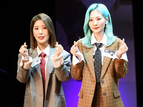 K-POP女性デュオ赤頬思春期（BOL4）、メンバー脱退で1人体制へ「長い間話し合った結果」