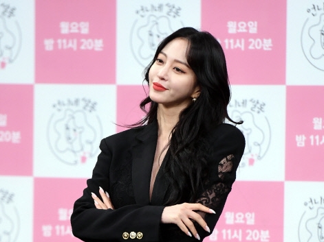 “時を止めた”女優ハン・イェスル、春の訪れを感じさせるスタイリングを披露【PHOTO】