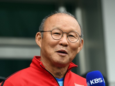 サッカー日本代表と対戦する「ベトナムのヒディンク」を密着記者はどう見ているのか？