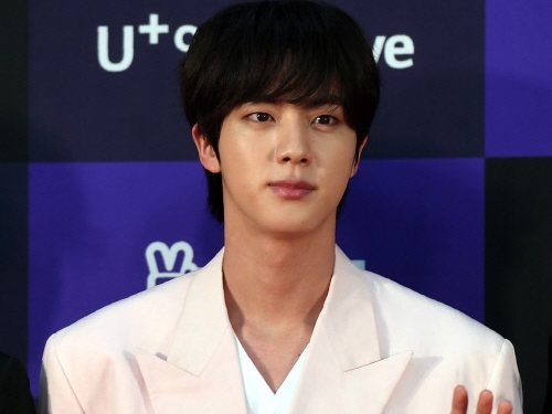 Btsの 最年長 Jinが見せた あざと可愛い ちょんまげヘアにファン悶絶 Photo スポーツソウル日本版 Btsの 最年長 Jinが見せた あざと可愛い ちょんまげヘアにファン悶絶 Photo スポーツソウル日本版