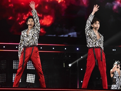 東方神起、日本ドームツアーが大盛況！ 4月に追加公演＆日本デビュー15周年イベントも