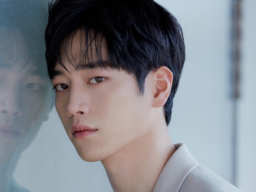 注目の若手俳優ソ・ガンジュン、超スタイリッシュな“都会男子”っぷりを披露！【PHOTO】