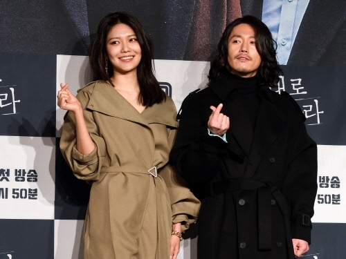 俳優チャン・ヒョク主演の新ドラマ『見た通りに話せ』制作発表会の様子【PHOTO】