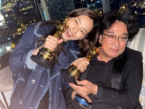 【写真】映画『パラサイト』の出演者でもないのに…受賞パーティーに参加した女優イ・ハニが炎上