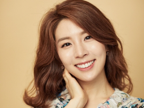 韓国の“財閥3世”女優がYouTube本格進出！“イケメン夫”も初公開