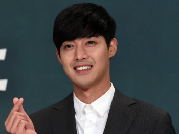 SS501出身キム・ヒョンジュン、10年間所属したキーイーストを退社